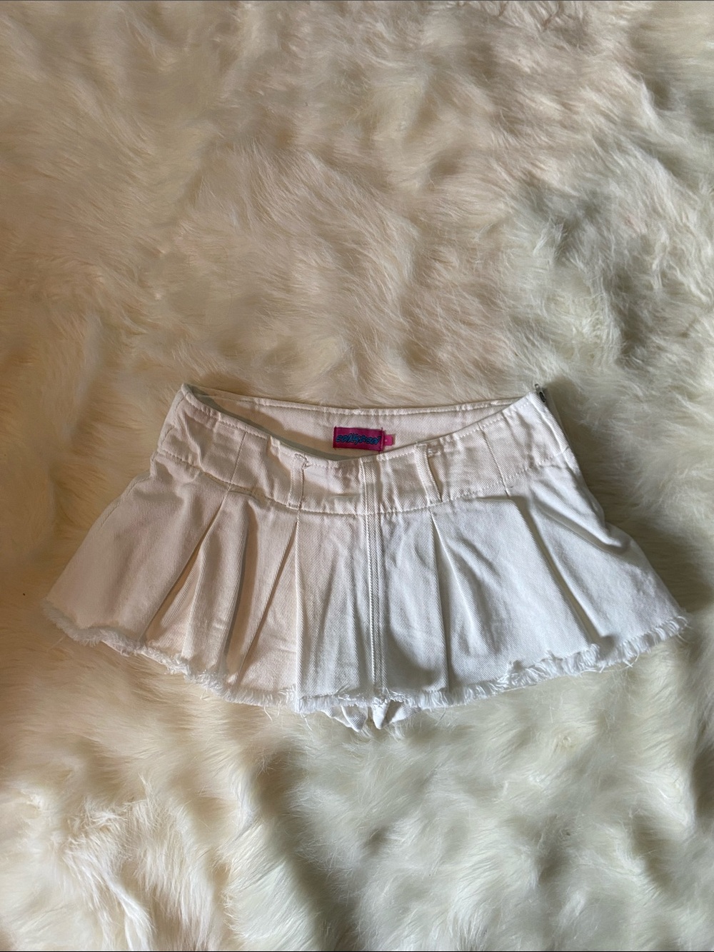 Edikted White Pleated Mini Skort with Frayed Hem - Picture 2 of 5